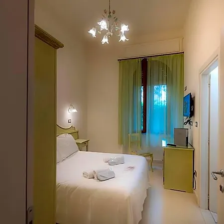 Elda Boutique Сиена